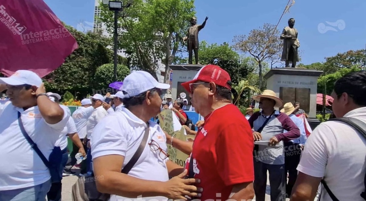 Tensión entre SNTE y CETEG en la plaza central de Chilpancingo