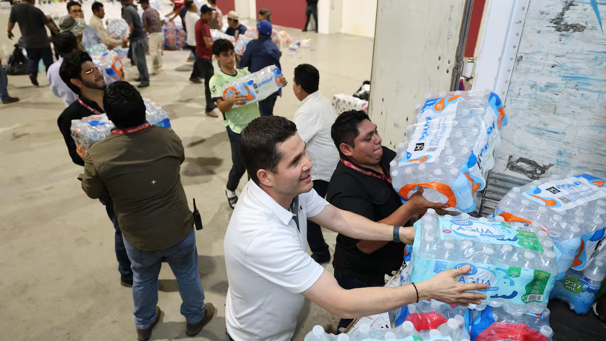 Envían 60 toneladas de ayuda humanitaria a Veracruz