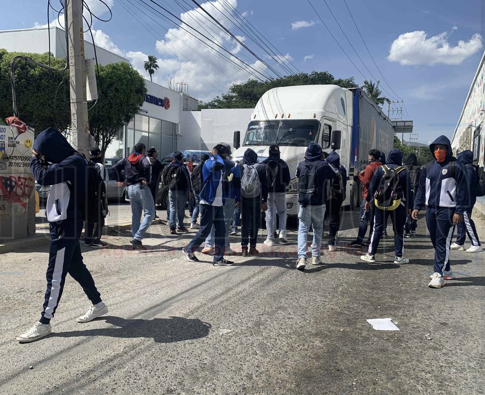 Con protestas, integrantes del FUNPEG logran mesa de dialogo con el Gobierno de Guerrero
