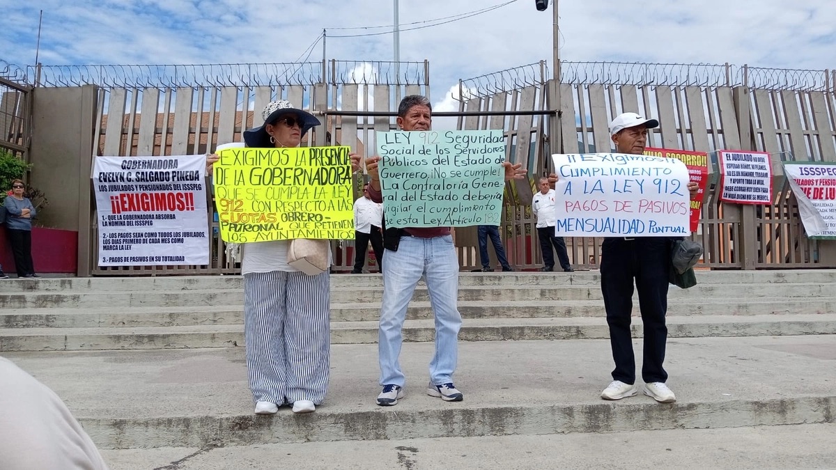 img_1898 Jubilados y pensionados bloquean los accesos de Palacio de Gobierno