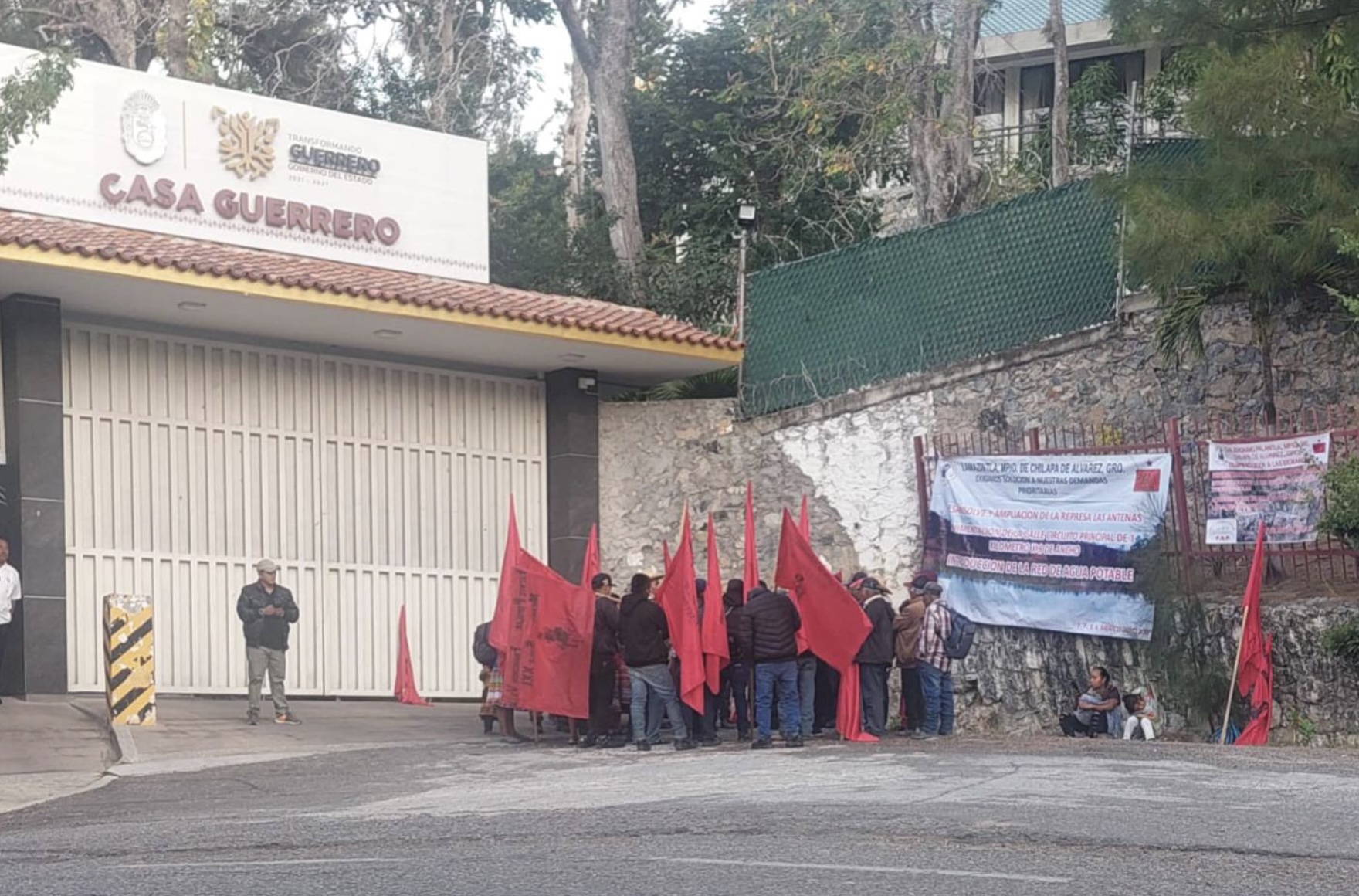 Frente Popular protestó en Casa Guerrero y el INPI