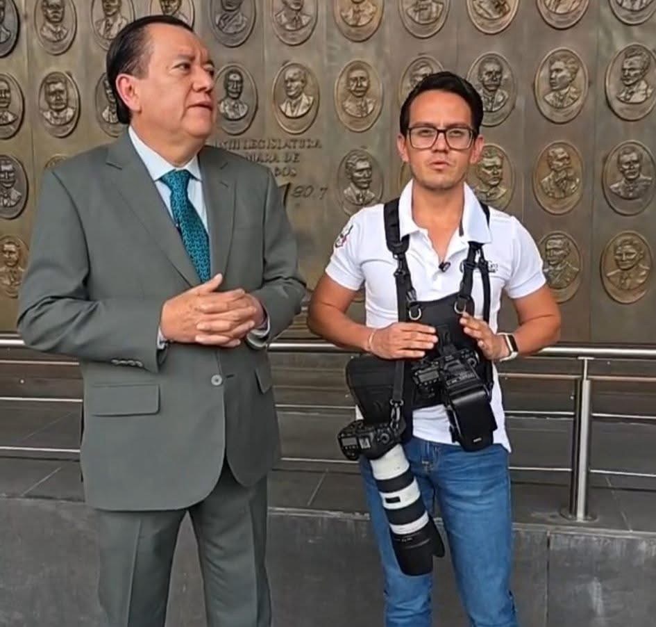 Fotógrafo del rector de la UAGro le «pide» una disculpa a la reportera gráfica Jessica Natividad Torres