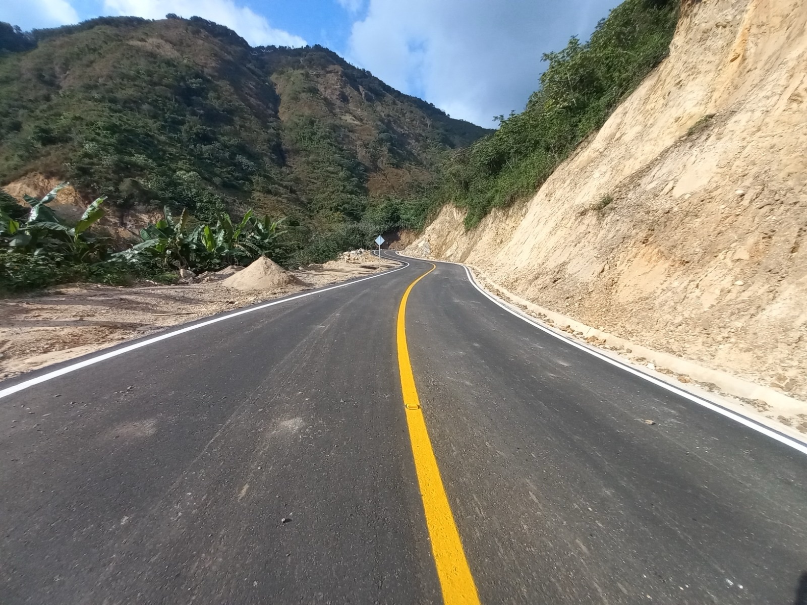 Accidente en la carretera Tlapa–Marquelia deja a conductor gravemente lesionado