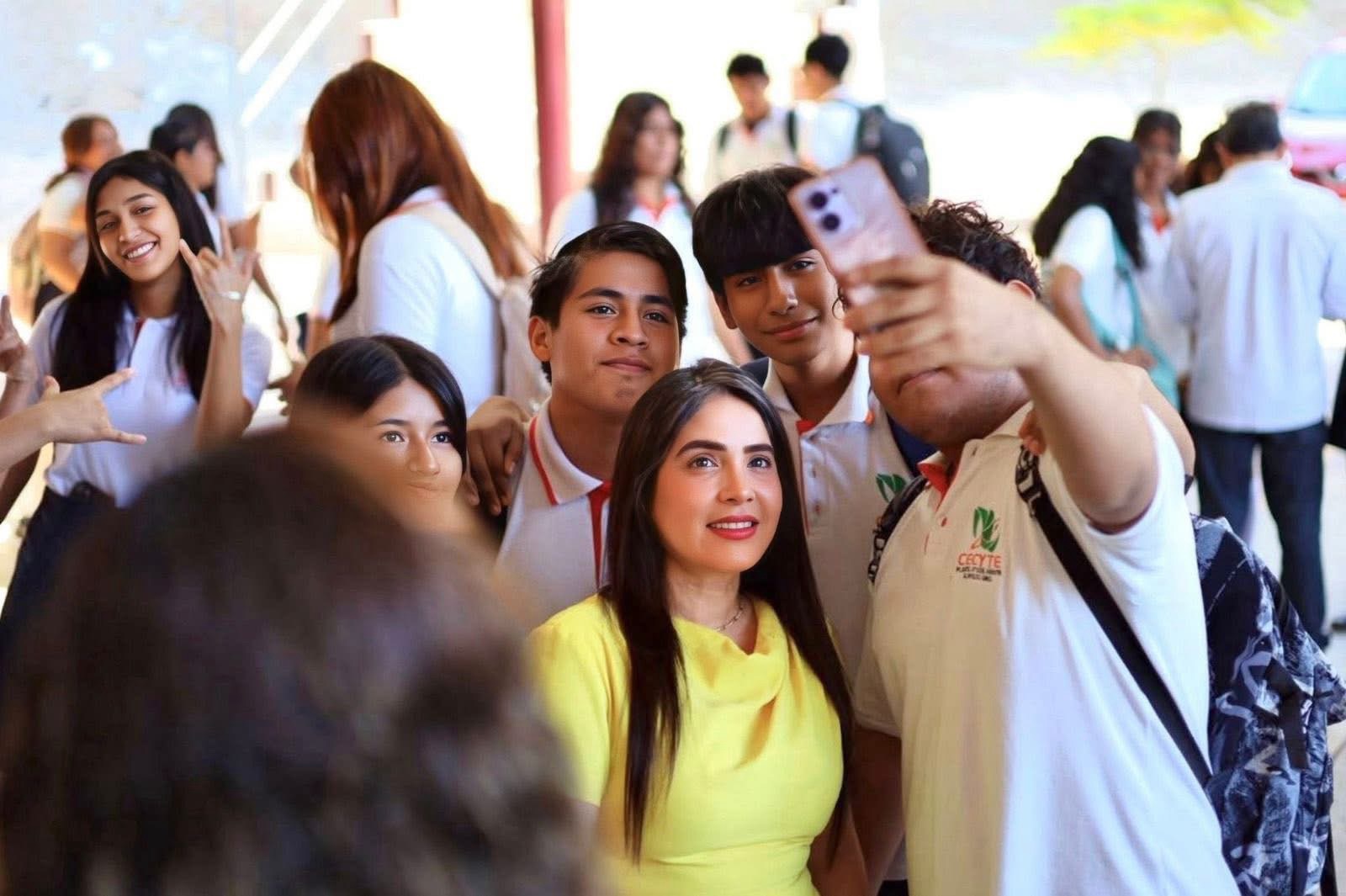 img_4085 Yoloczin Domínguez da seguimiento a su labor territorial y refrenda atención a las y los jóvenes de Acapulco
