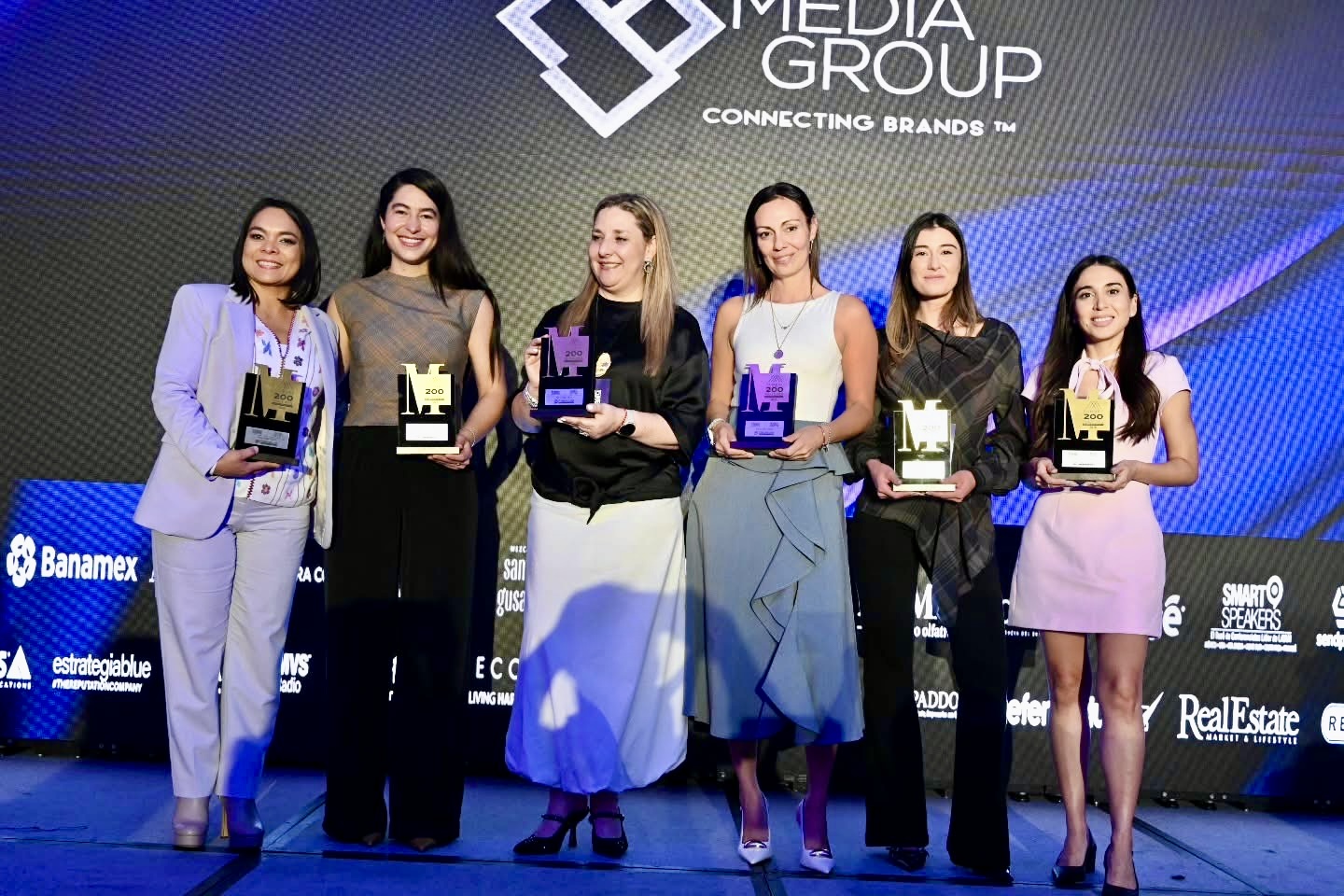 IMG_5162 Beatriz Mojica recibe reconocimiento en la Cumbre de las 200 Mujeres más Importantes de México 2026