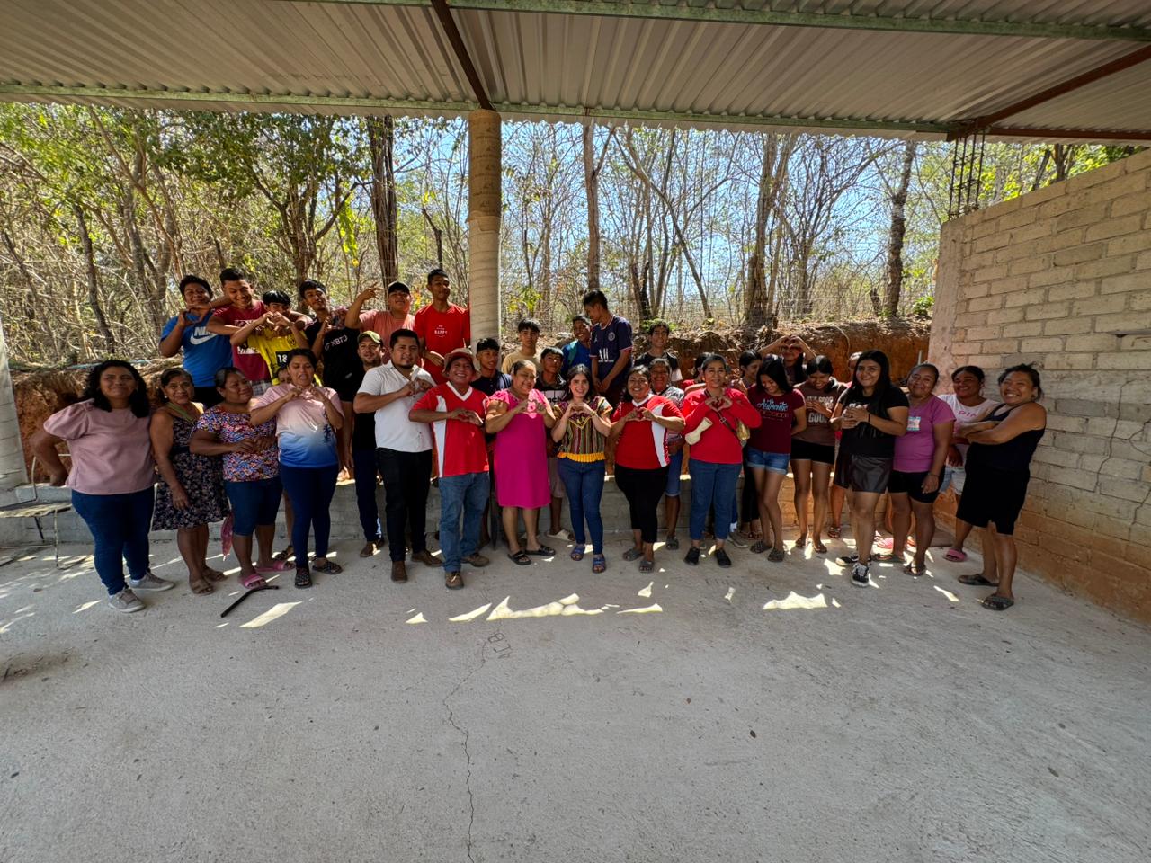 yolo_escuelas Yoloczin Domínguez refuerza apoyo a la juventud de escuelas y comunidades rurales de Acapulco