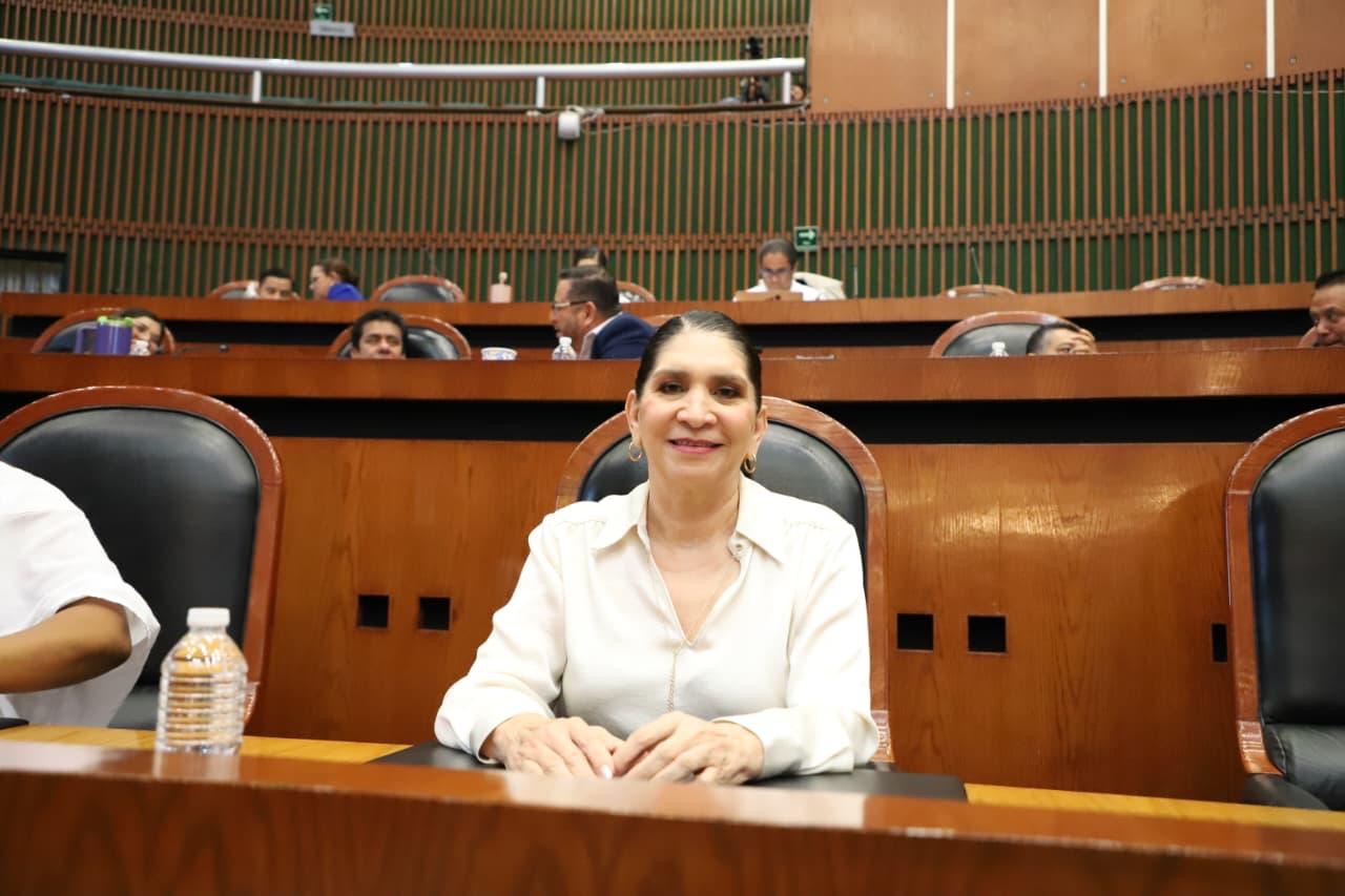 Guadalupe Eguiluz da seguimiento a temas prioritarios durante sesión del Congreso