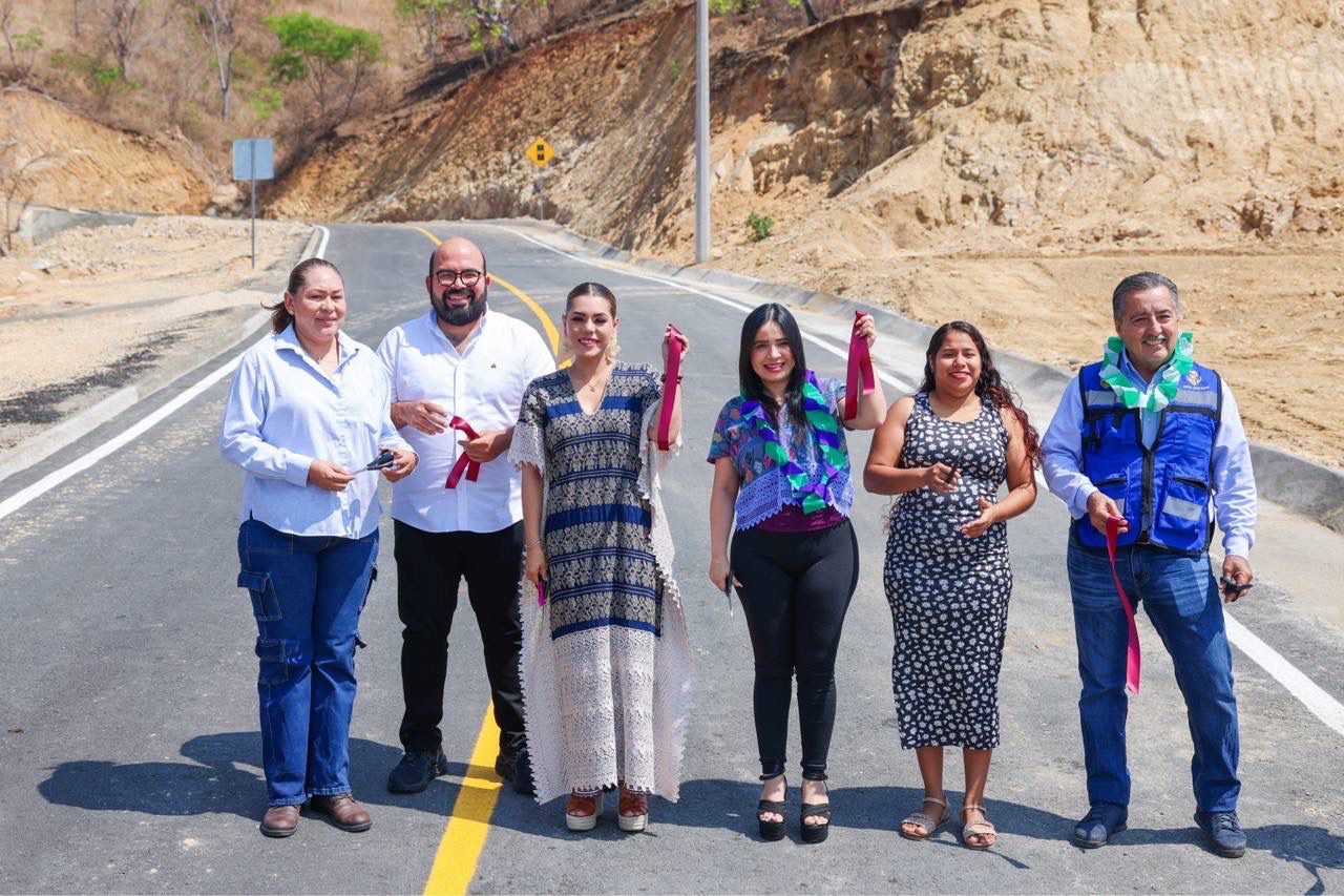 Inaugura Evelyn Salgado Pineda la pavimentación de la segunda etapa del Camino Acapulco-El Veladero
