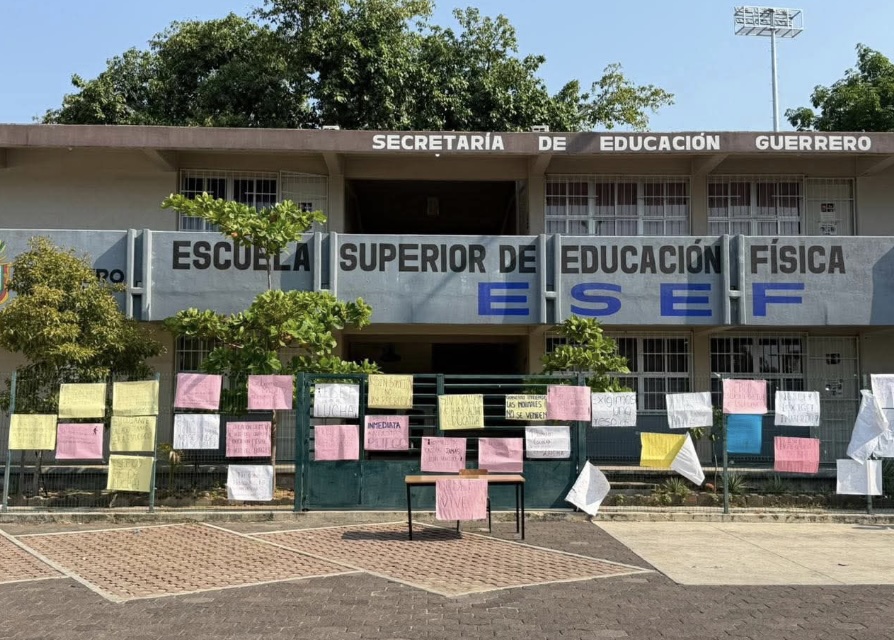 Paran labores alumnos de la ESEF en Acapulco