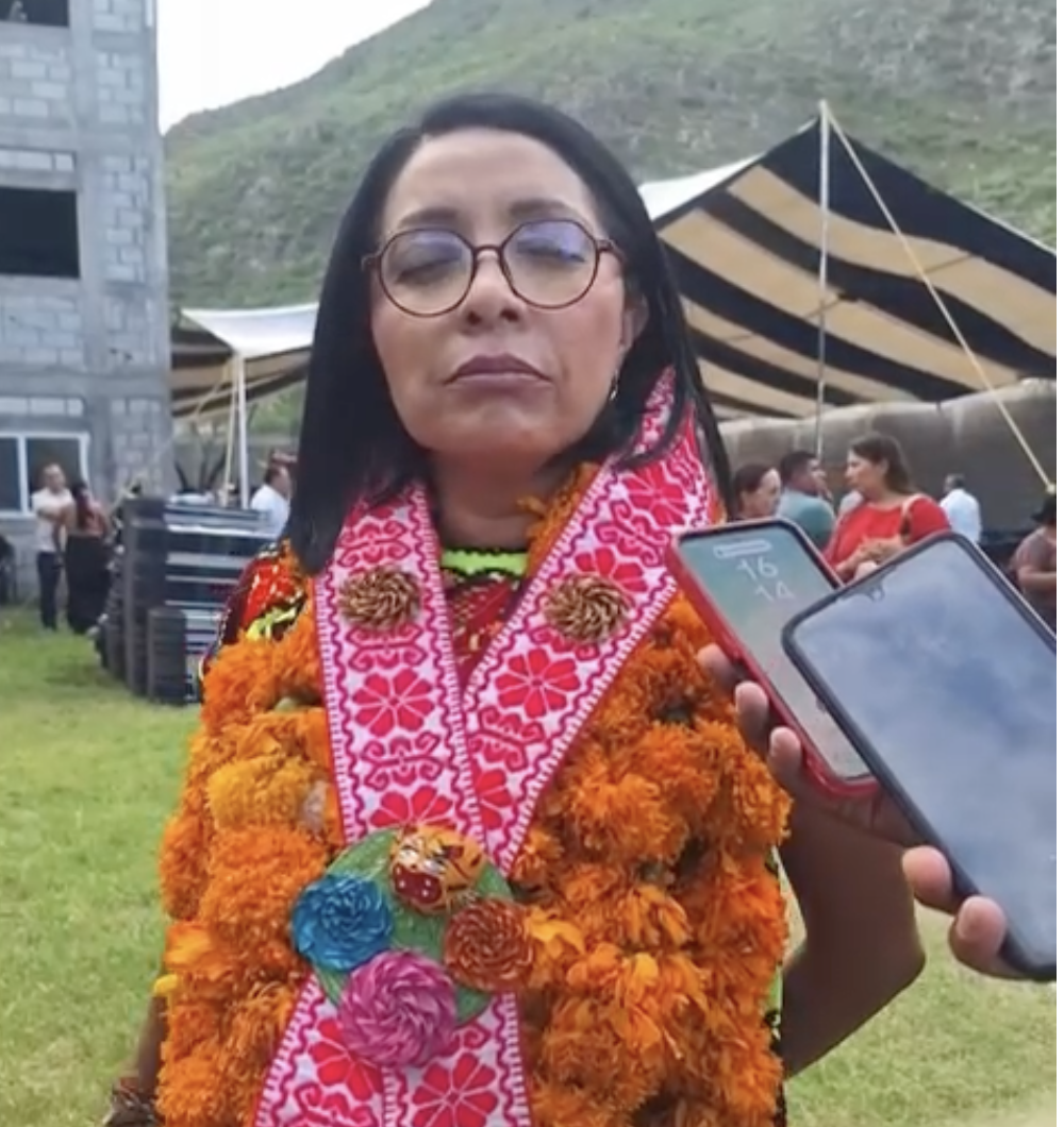 Esthela Damián «descubre» una etnia que no es originaria del estado
