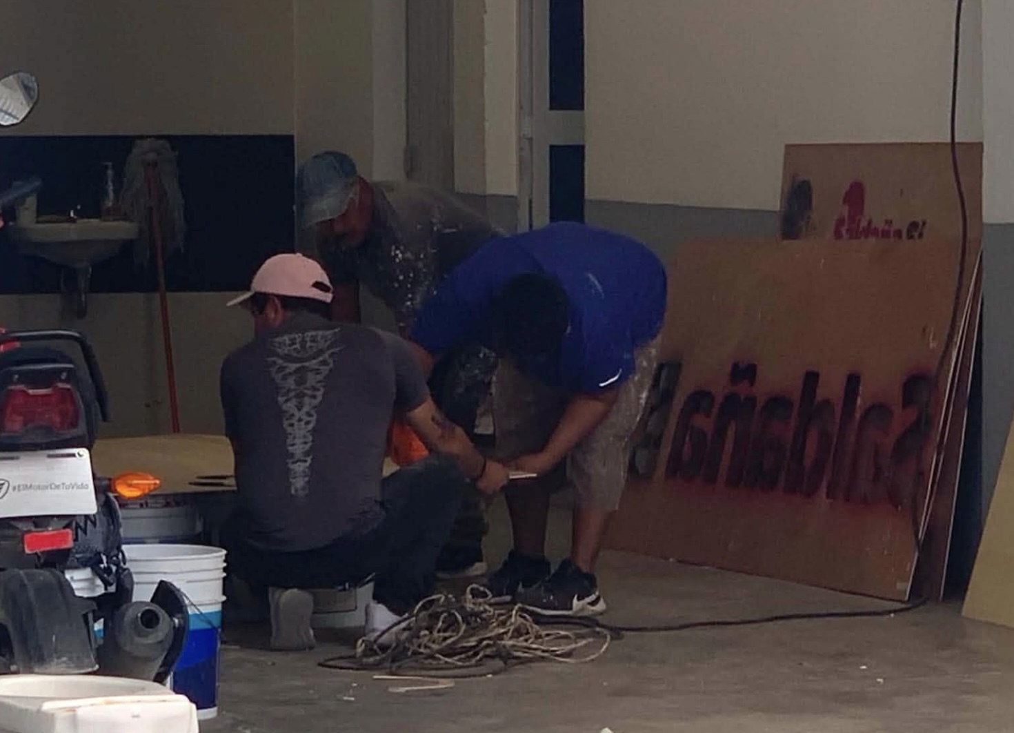 Usan instalaciones de la UAGro para elaborar propaganda de Javier Saldaña