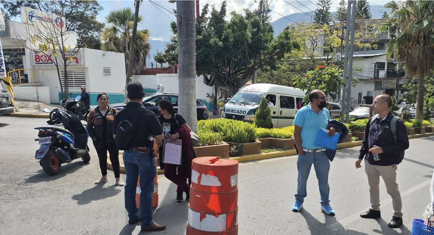 Bloquean para exigir el traslado de paciente grave en el ISSSTE de Chilpancingo