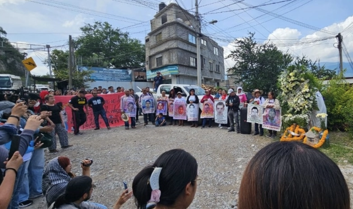 Rinden homenaje a los normalistas asesinados durante «La Noche de Iguala»