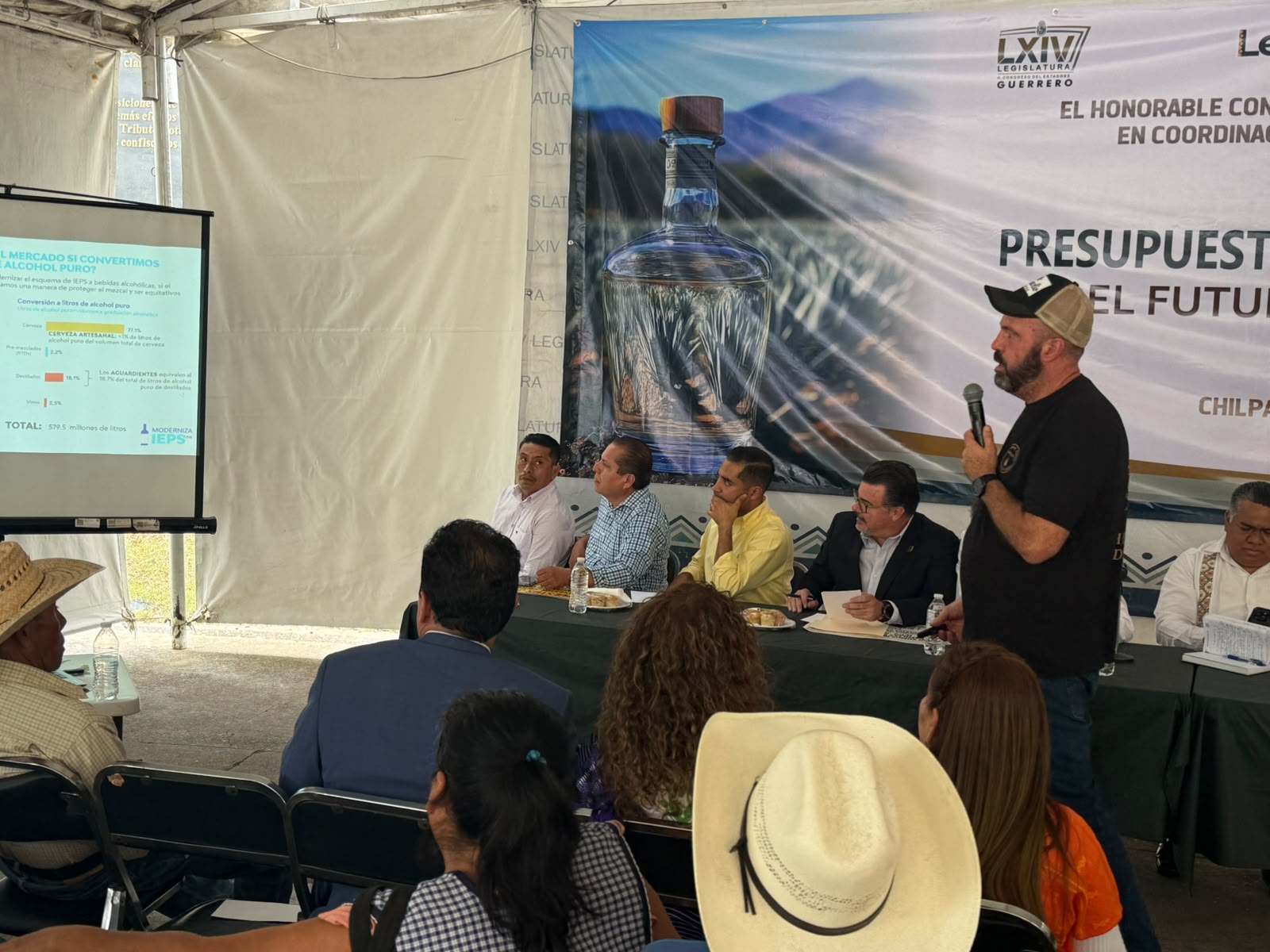 Mezcal de Guerrero enfrenta abandono, saqueo de maguey y competencia desleal