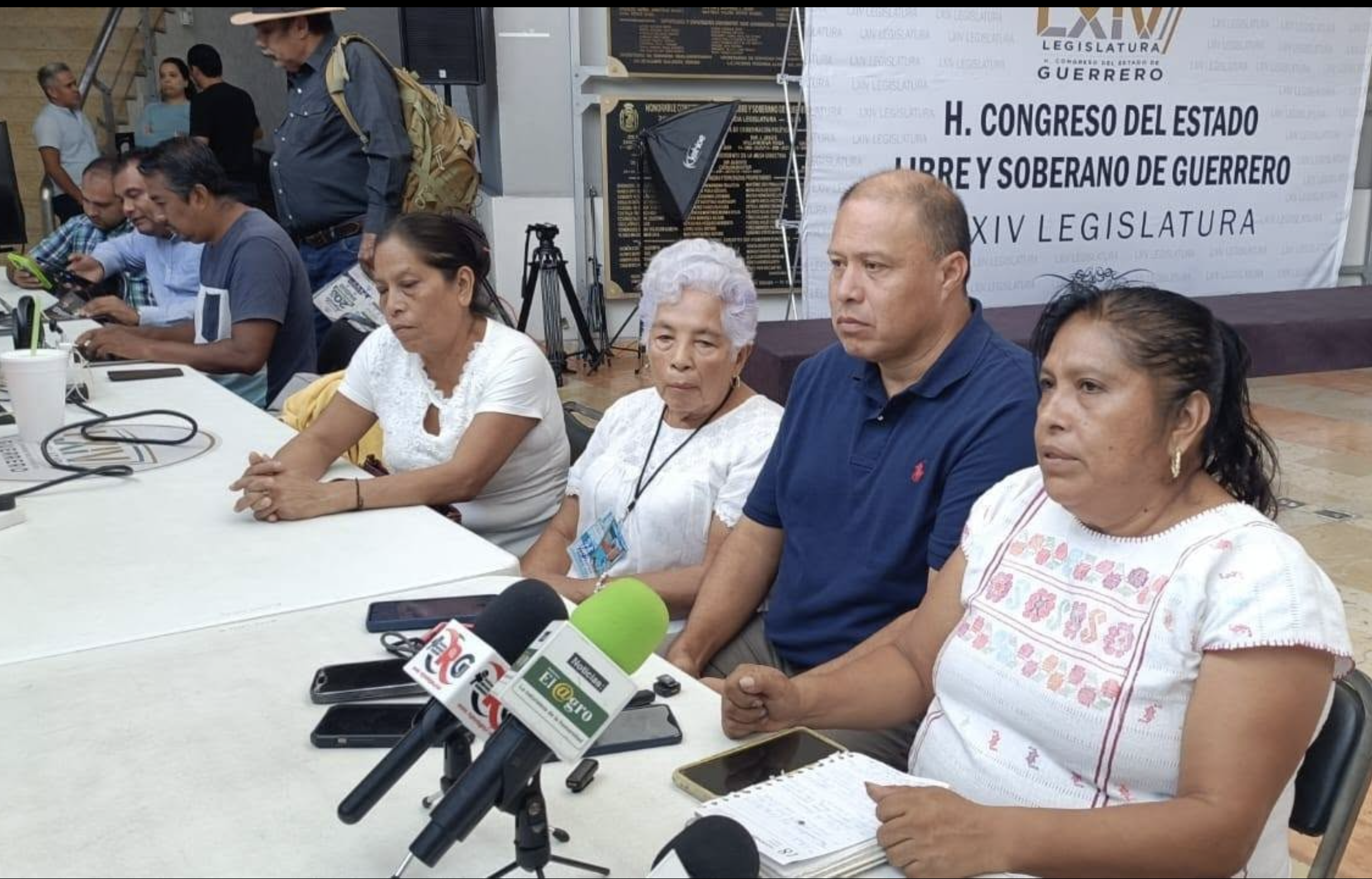 Familiares y víctimas, exigen que se borre de calles y edificios públicos los nombres de gobernantes represores