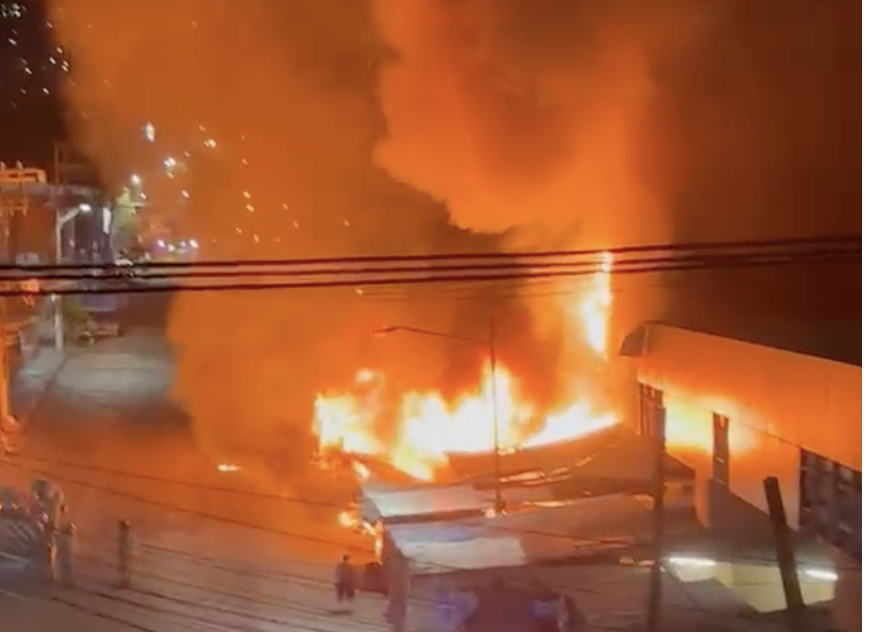Incendio en el Mercado Central de Acapulco afecta a 95 negocios