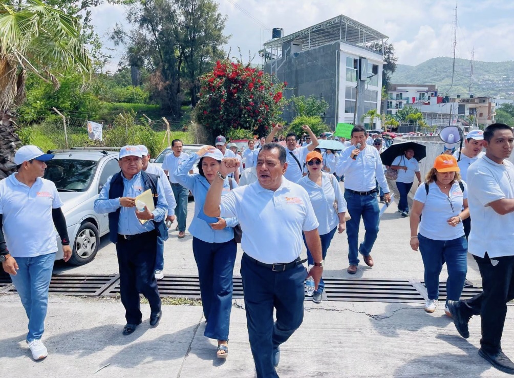 SNTE marcha en Chilpancingo contra acoso y amenazas en Tecnológicos