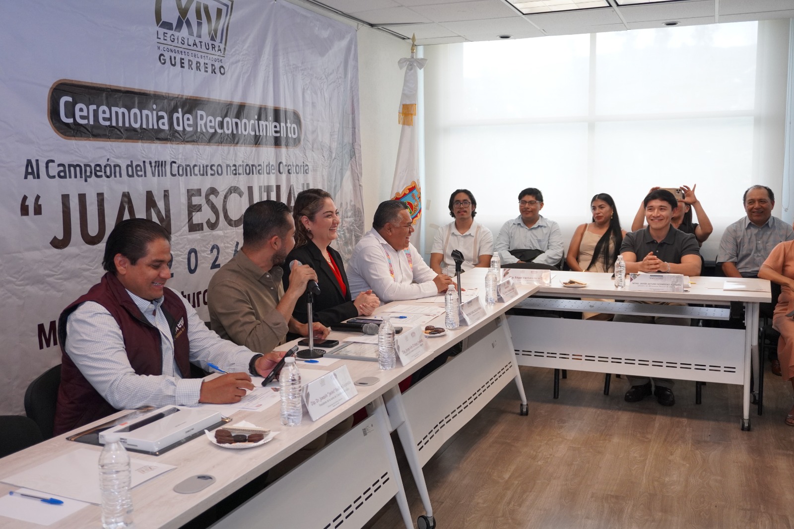 Diputados del Congreso reconocen a guerrerense campeón nacional de oratoria