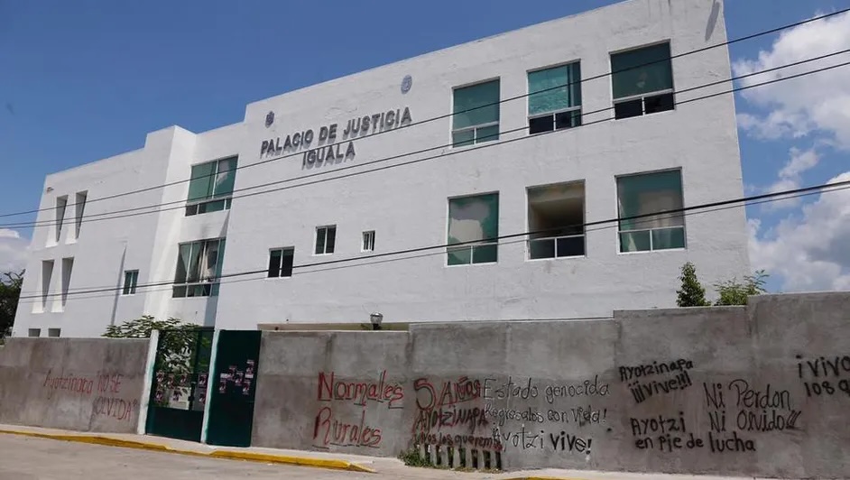Suspendieron labores en Palacio de Justicia de Iguala ante protesta de normalistas