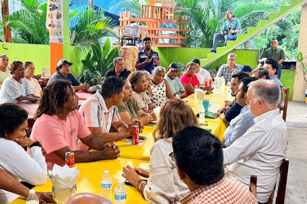 59339238-7e9b-4b7b-8b76-83f7df34931b-1-1024x683 Gobierno de Guerrero y Federación avanzan en alternativas de atención para locatarios de Playa Revolcadero