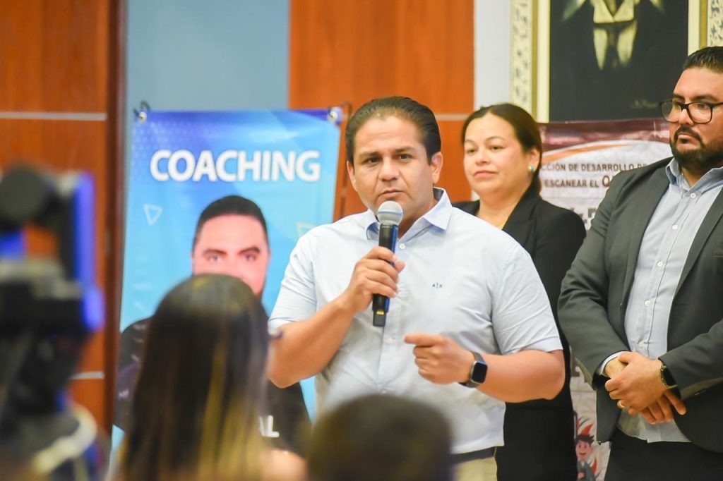 d3b584eb-920c-44b0-adc9-da082b746077-1024x682 Refrenda el diputado Joaquín Badillo sucompromiso con trabajadores del Congreso