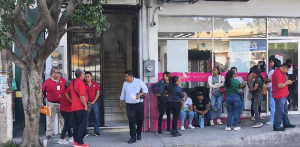Exigen maestros de Quechultenango solución a falta de docente en primaria