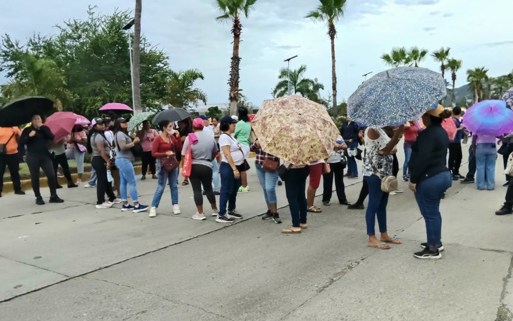 Protestas de padres de familia y maestros